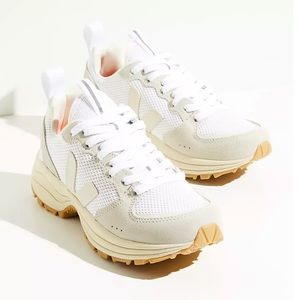 Veja Venturi Sneakers in White Pierre Natural